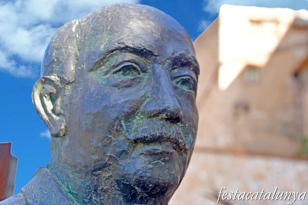 Puigpelat - Escultura de Joan Plana 