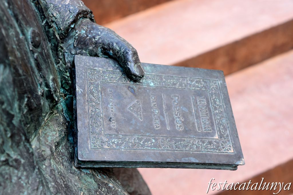 Puigpelat - Escultura de Joan Plana 