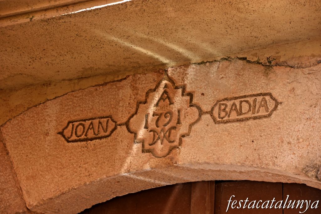 Puigpelat - Passejada pel nucli històric, voltes i muralles 