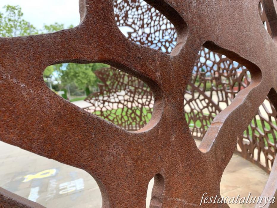 Escultura el Pàmpol de Sant Llorenç d'Hortons