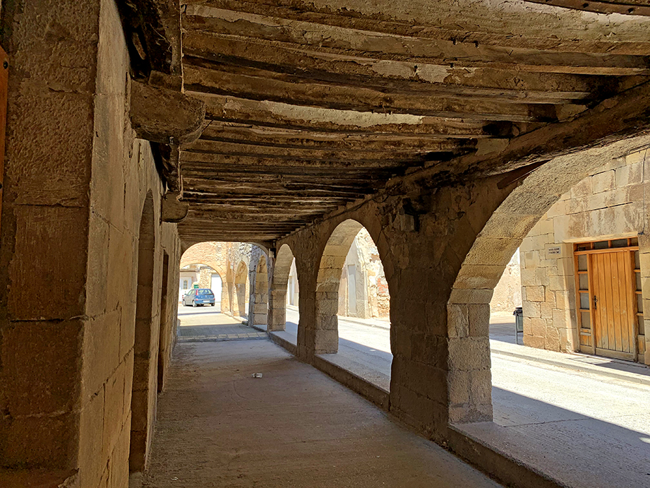Porxos del carrer Major d'Anglesola ***