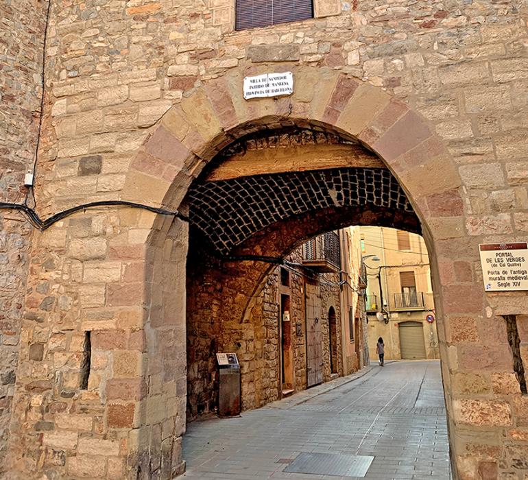 Portal de les Verges, de Vic, de la Font o del cal Quatre de Santpedor ***