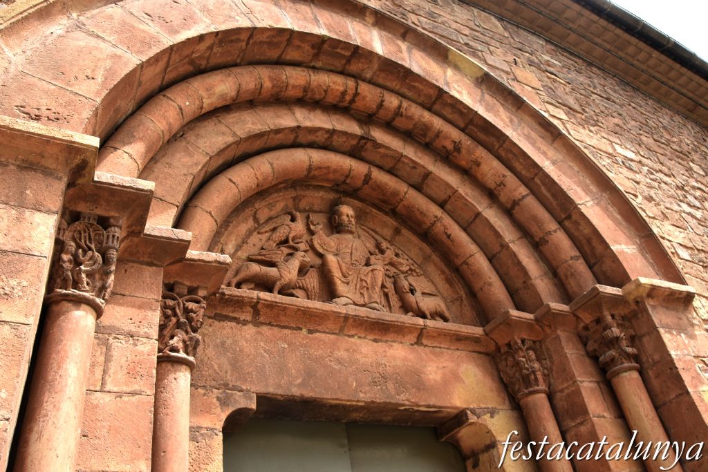 Santpedor - Església parroquial de Sant Pere d'Or - Portalada 