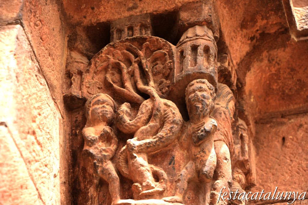 Santpedor - Església parroquial de Sant Pere d'Or - Portalada 