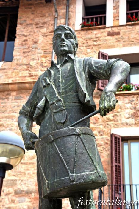 Santpedor - Monument al Timbaler a la Plaça Gran 