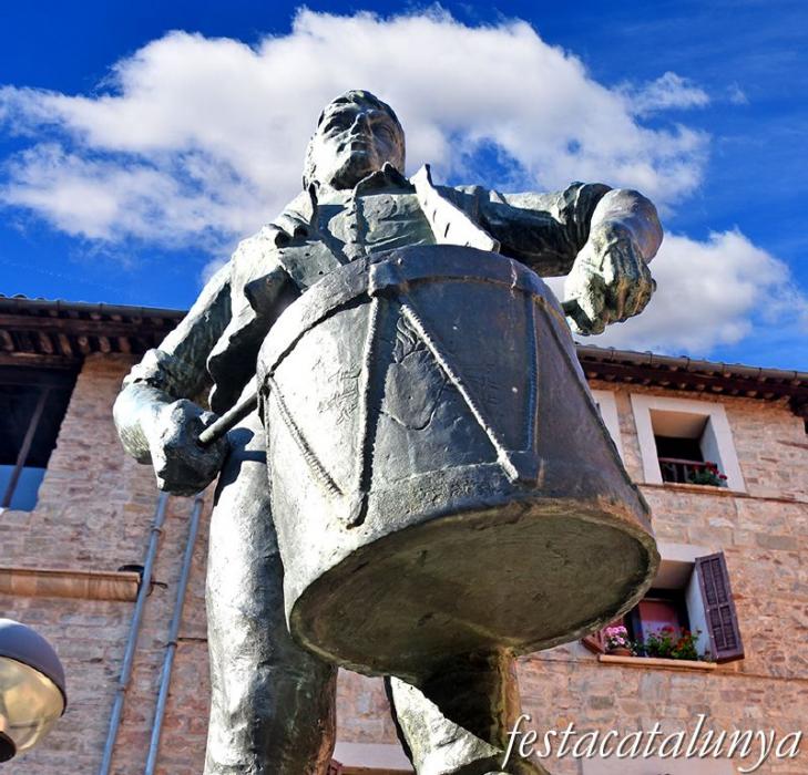Santpedor - Monument al Timbaler a la Plaça Gran 