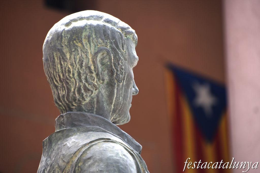 Santpedor - Monument al Timbaler a la Plaça Gran 