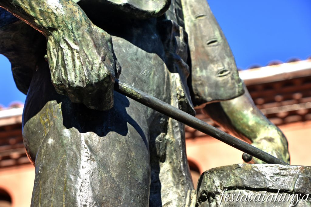 Santpedor - Monument al Timbaler a la Plaça Gran 