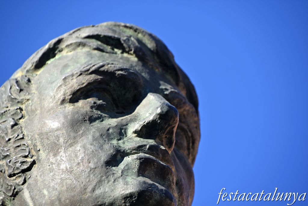 Santpedor - Monument al Timbaler a la Plaça Gran 