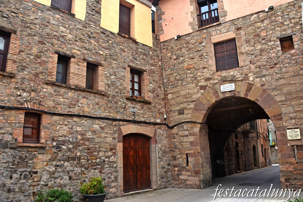 Santpedor - Portal de les Verges, de Vic, de la Font o del cal Quatre 