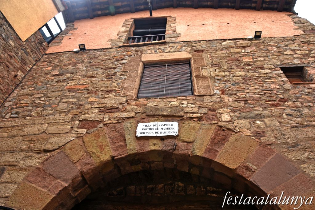 Santpedor - Portal de les Verges, de Vic, de la Font o del cal Quatre 