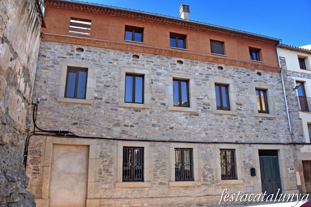Anglesola - Antiga escola de la Santa Creu, les escoles velles 