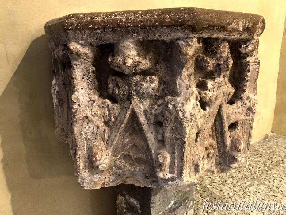 Anglesola - Temple de Sant Pau de Narbona - Pica baptismal 