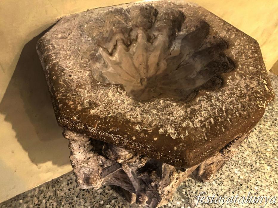 Anglesola - Temple de Sant Pau de Narbona - Pica baptismal 