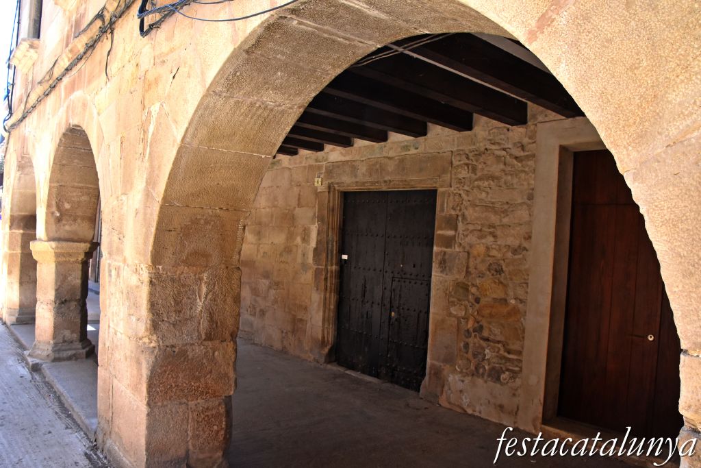 Anglesola - Porxos del carrer Major