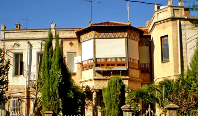 2 Comprar l'Estatus. Can Calau - Casa Nicolau Castells de Montmeló