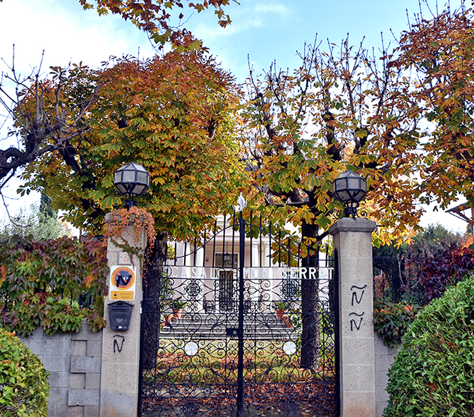 9 Tot el que no és tradició, és plagi. Casal Montserrat de Montmeló