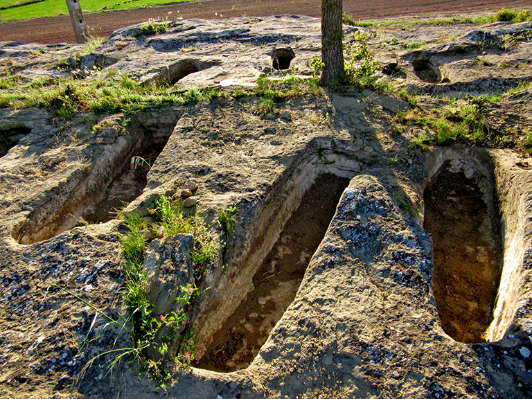 Necròpolis medieval d'Escalç a la Portella