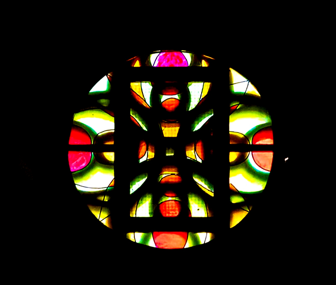 Església parroquial de Sant Pere de la Portella (vitralls)