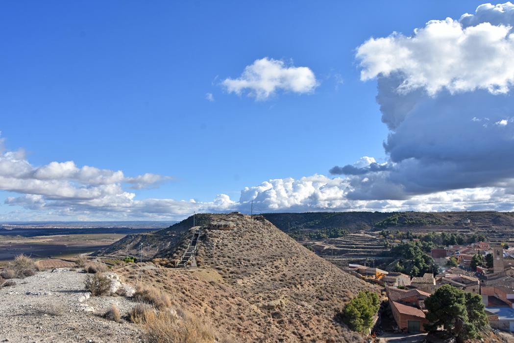 Vistes panoràmiques des del turó proper al castell de Castelldans ***