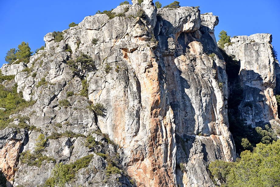 Vies d'Escalada a Mont-ral ***