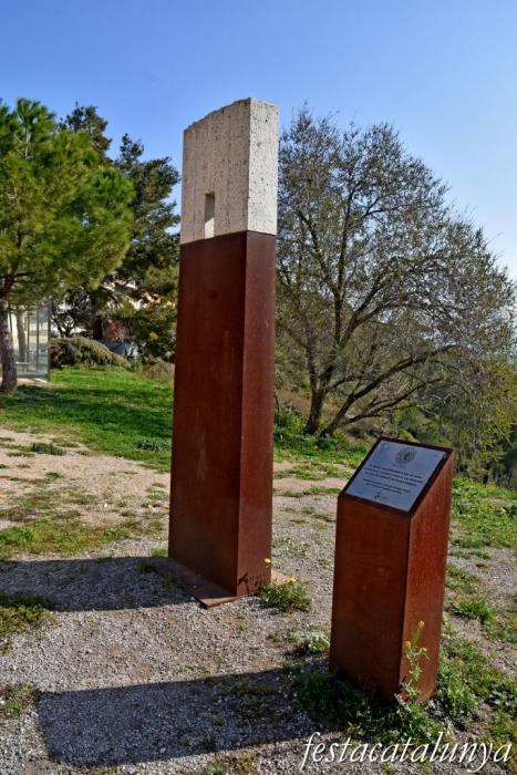Avinyonet del Penedès - Poble de les Gunyoles (Monument al centenari de la Societat la Torre)