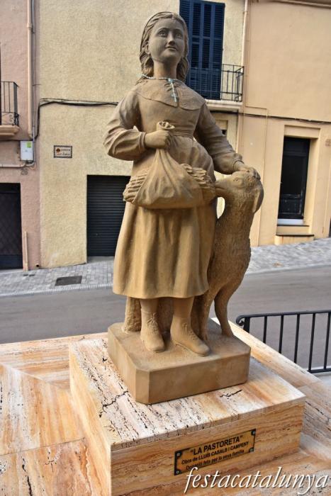 Sant Vicenç de Montalt - Nucli històric - Escultura La Pastoreta