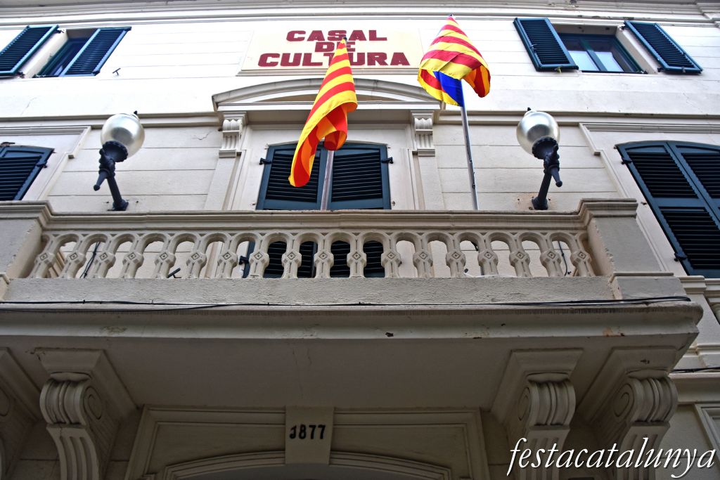 Sant Vicenç de Montalt - Plaça del poble - Antic Ajuntament, actual Casal de Cultura 
