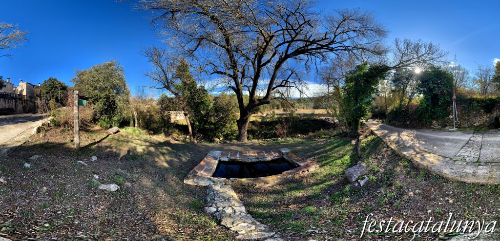 Mont-ral - Font i safareigs de l'Aixàviga