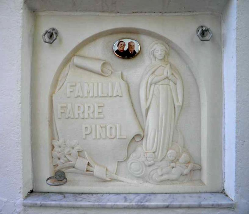 Montoliu de Lleida - Làpides funeràries de l'escultor Jaume Gort Farré