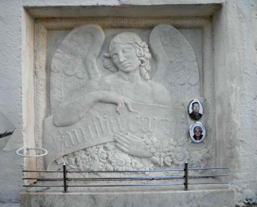 Montoliu de Lleida - Làpides funeràries de l'escultor Jaume Gort Farré