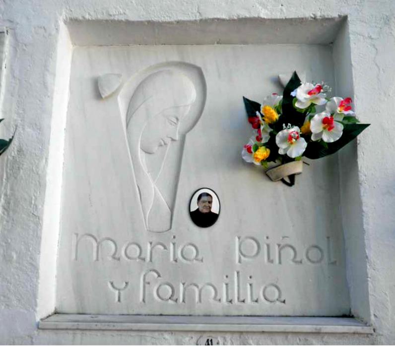 Montoliu de Lleida - Làpides funeràries de l'escultor Jaume Gort Farré