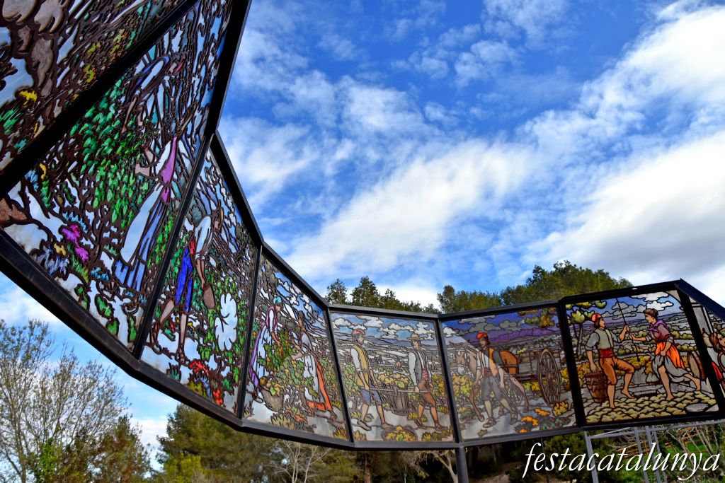 Castellet i la Gornal - Castellet Encantat (L'anell de Möebius)