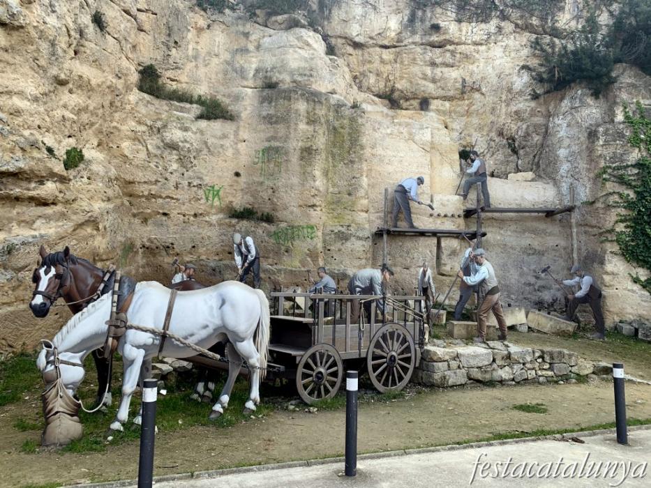 Castellet i la Gornal - Castellet Encantat (Els picapedrers)