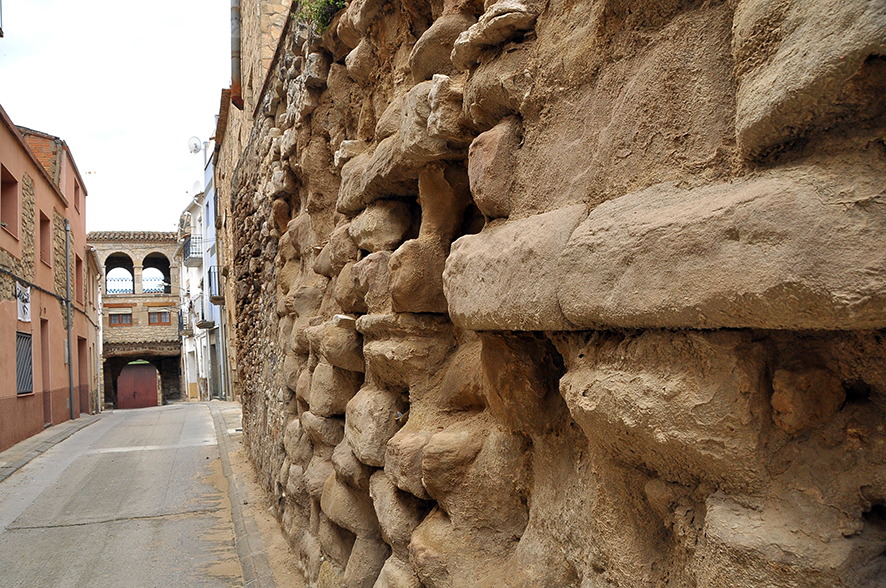 Muralles de la Vila Closa de Maials ***