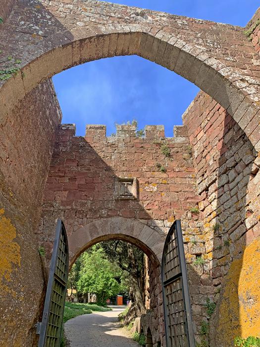 Castell monestir d'Escornalbou a Riudecanyes ***