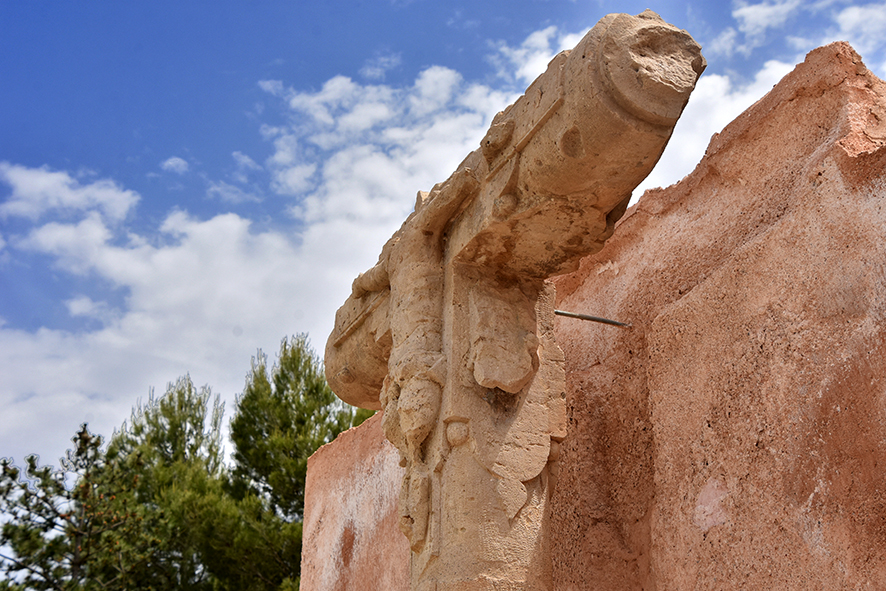Conjunt escultòric i vistes panoràmiques des de la Creu del Calvari a la Granja d'Escarp