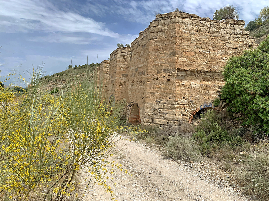 Forns de ciment i carregador de la mina de carbó Guadalupe a la Granja d'Escarp