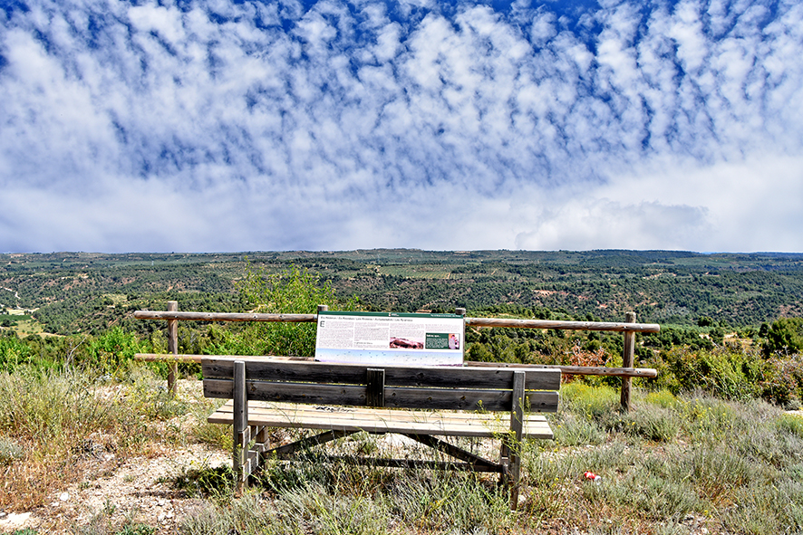 Mirador dels Pirineus a la Granadella ***