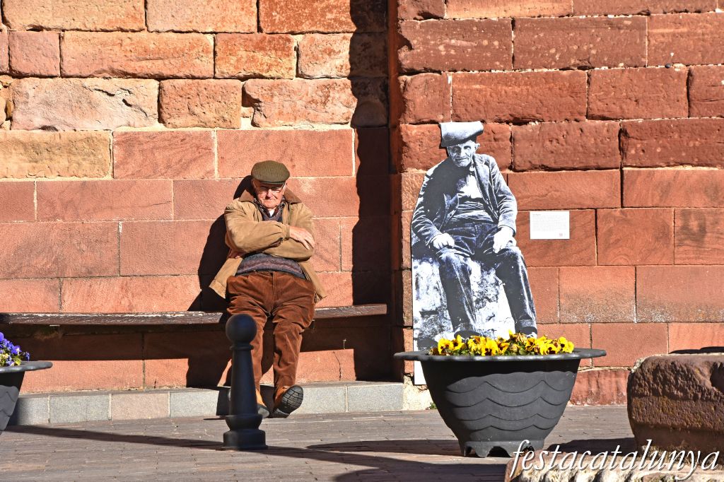 Prades - Pradencs al carrer 