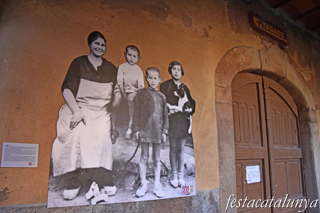 Prades - Pradencs al carrer 