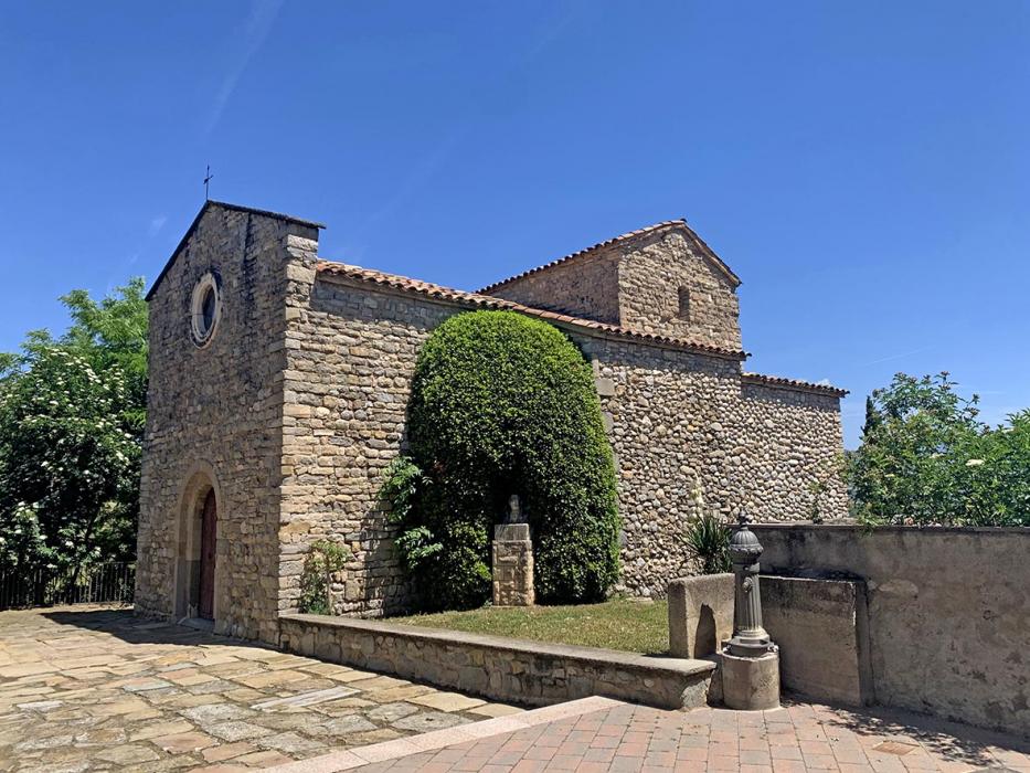 Església de Sant Esteve de Vinyoles a les Masies de Voltregà ***