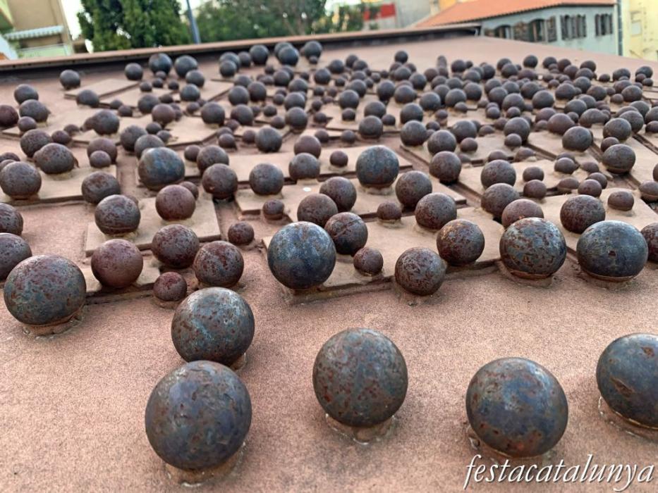 El Perelló - Monument de les bombes 