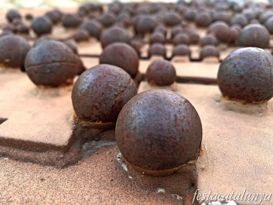 El Perelló - Monument de les bombes 