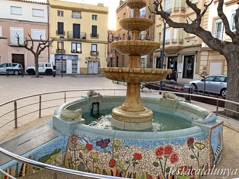 El Perelló - Trencadís de la Font de la Plaça 