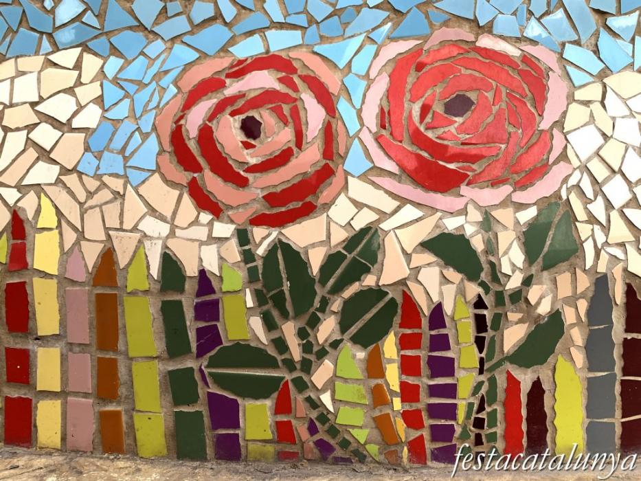 El Perelló - Trencadís de la Font de la Plaça 