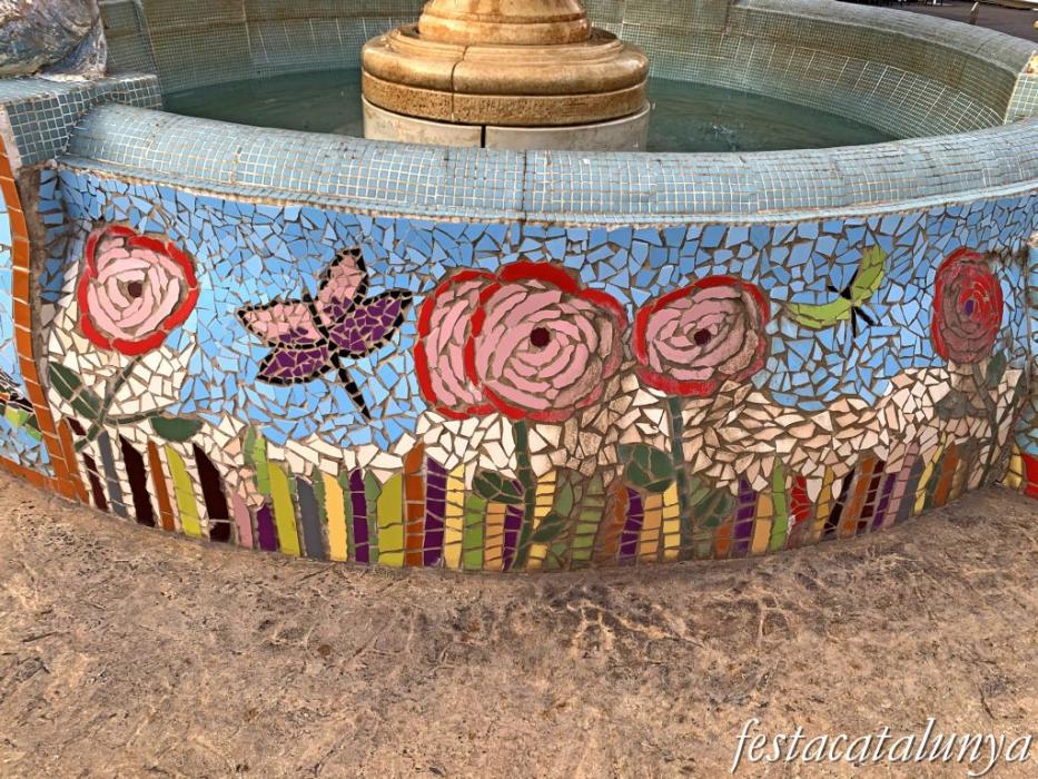 El Perelló - Trencadís de la Font de la Plaça