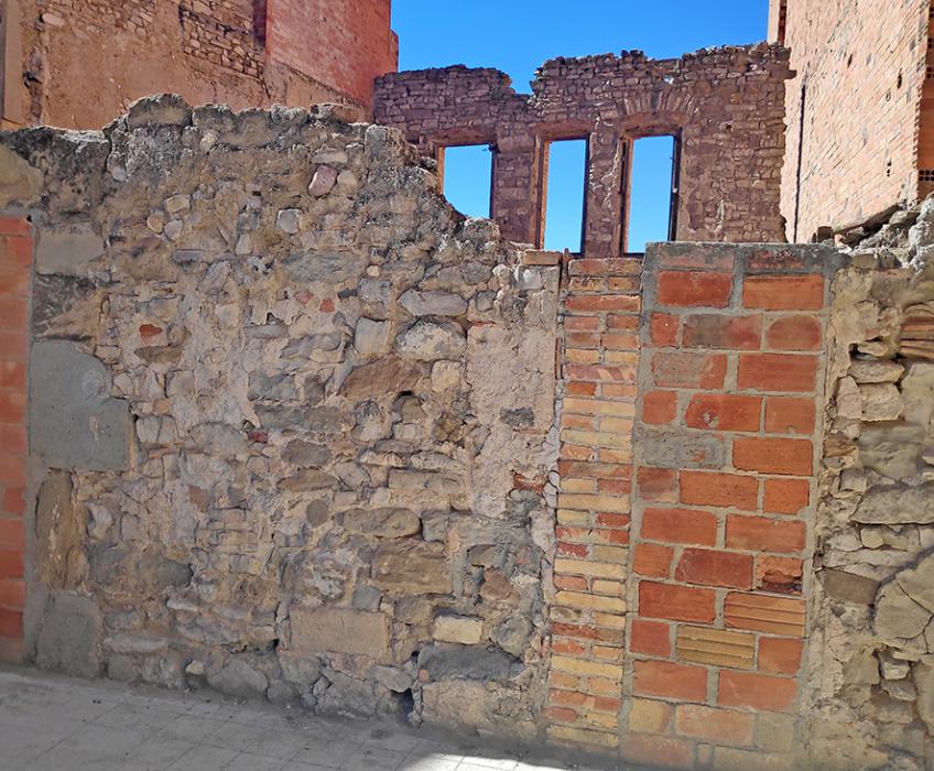 Antic Ajuntament i primera bústia de Bellcaire d'Urgell