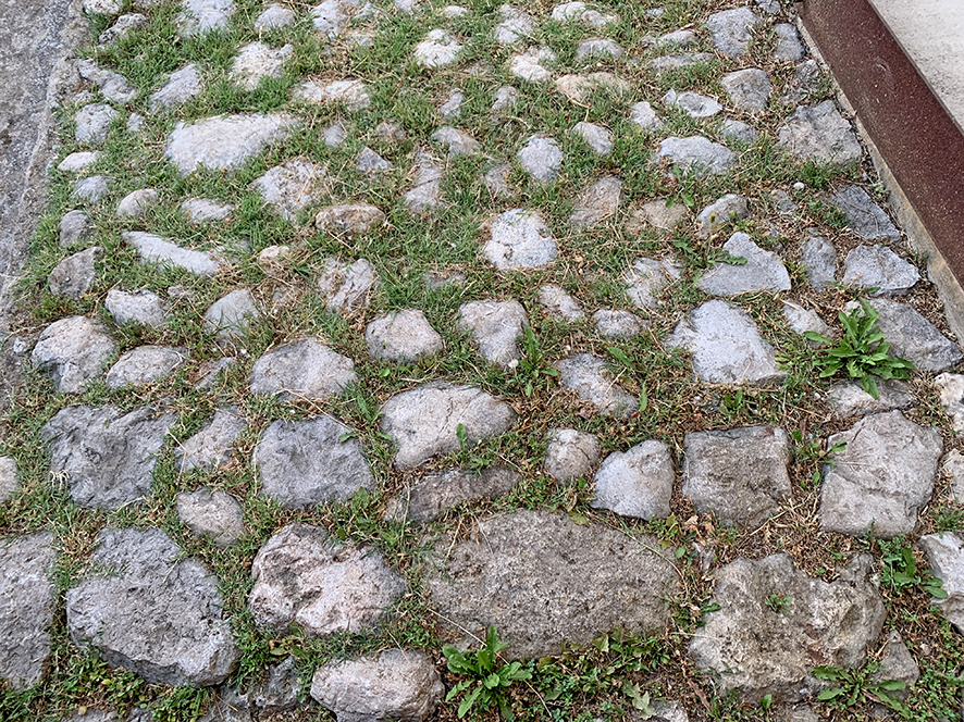 Sant Cugat Sesgarrigues - Recreació de la Via Augusta al nucli històric