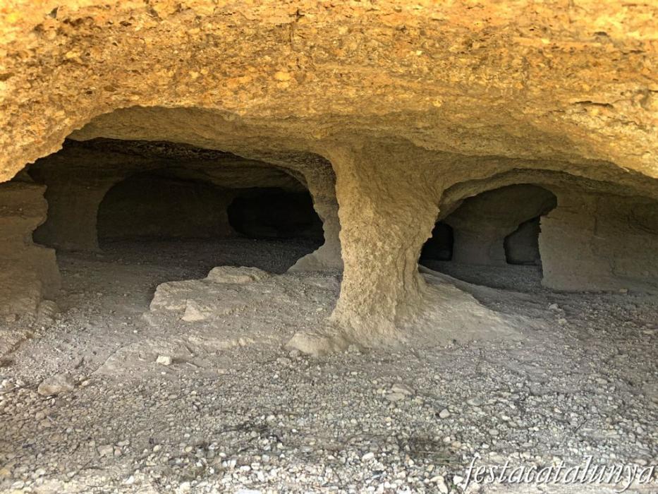 La Granadella - La gravera, galeries i coves de grava 